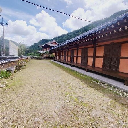 Yeongwol Hwanggung Hanok Pension Экстерьер фото