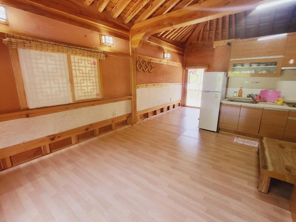 Yeongwol Hwanggung Hanok Pension Номер фото