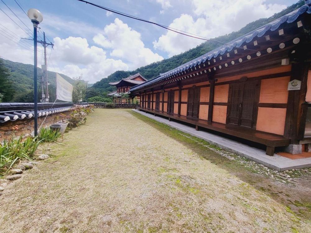 Yeongwol Hwanggung Hanok Pension Экстерьер фото